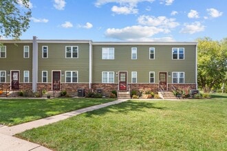 Forest Park Townhomes in Springfield, MO - Foto de edificio - Building Photo