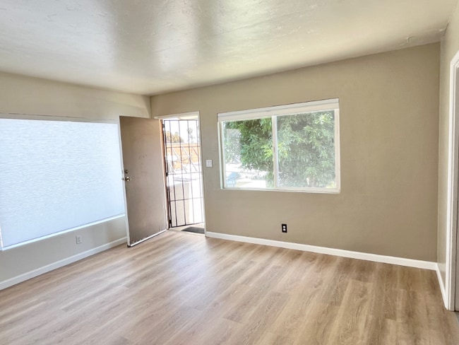 1570 Hornblend St in San Diego, CA - Building Photo - Building Photo