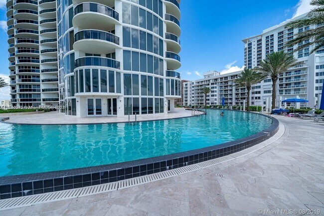 17201 Collins, Unit 3708 in Sunny Isles Beach, FL - Building Photo - Building Photo