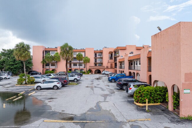 Westland Manor in Hialeah, FL - Building Photo - Building Photo