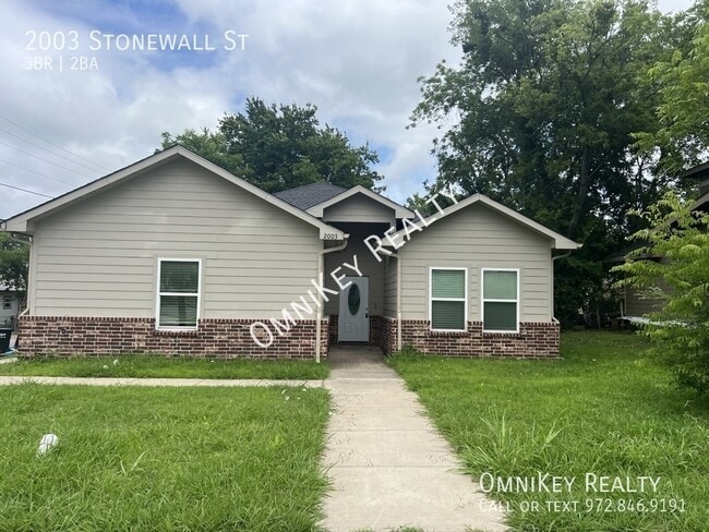 property at 2003 Stonewall St