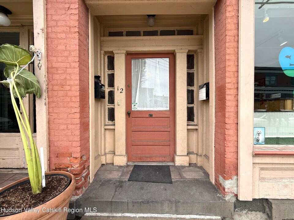 12 Market St in Saugerties, NY - Building Photo