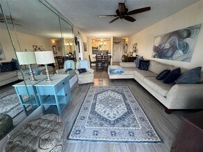 95 N Birch Rd, Unit 402 in Fort Lauderdale, FL - Foto de edificio - Building Photo