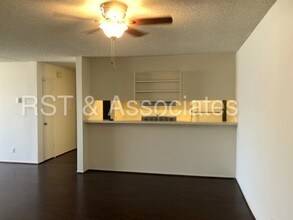 1114 12th St-Unit -208 in Santa Monica, CA - Building Photo - Building Photo