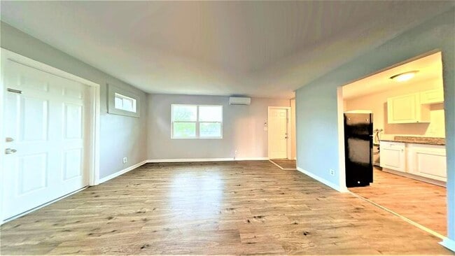 1045 11th Ave NW in Largo, FL - Building Photo - Building Photo