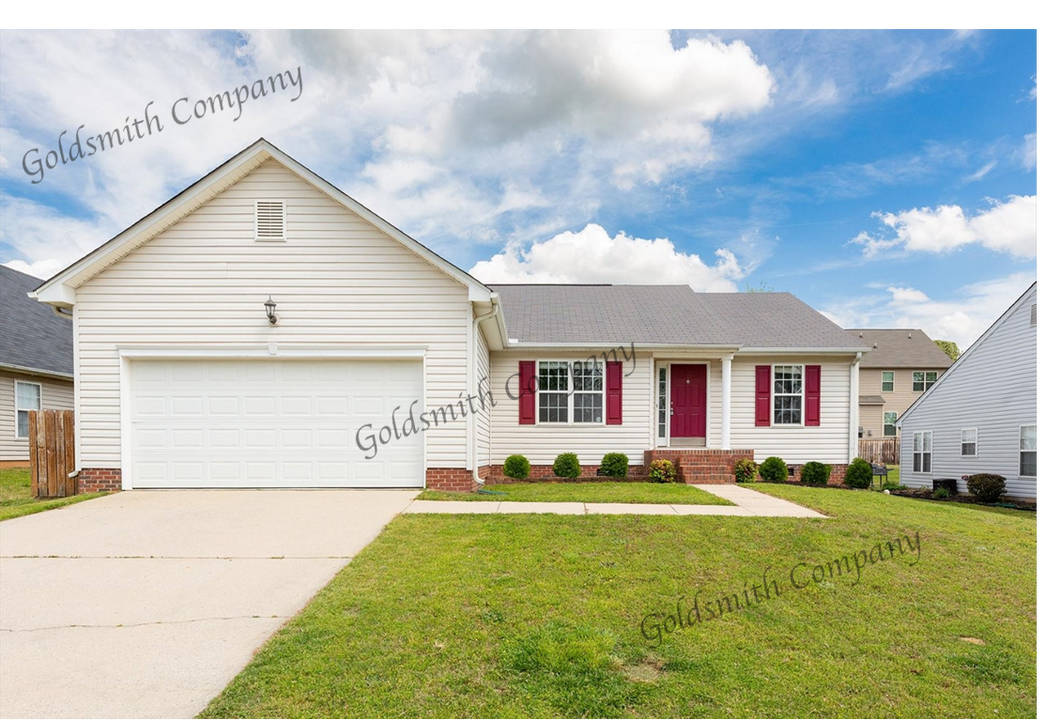 29 Brookhaven Way in Simpsonville, SC - Building Photo