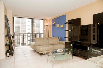 17011 N Bay Rd in Sunny Isles Beach, FL - Building Photo - Building Photo