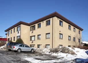 966-976 Robert St S in West St. Paul, MN - Foto de edificio - Building Photo