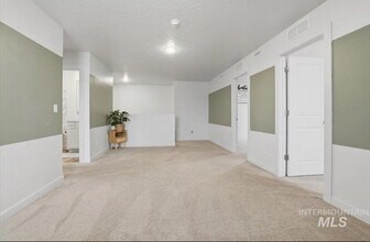 3225 E Mossy Rock Ct in Nampa, ID - Foto de edificio - Building Photo