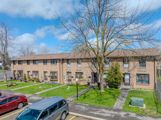 The Gates of Bramalea Townhomes in Brampton, ON - Building Photo - Building Photo