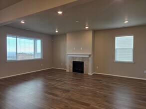 1371 Baker Hts Lp in Bremerton, WA - Building Photo - Building Photo