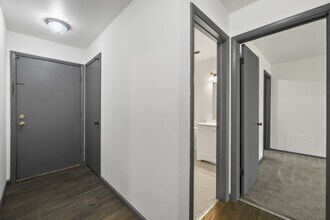 313 N 95th St in Milwaukee, WI - Building Photo - Building Photo
