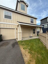 1785 NE Lotus Dr in Bend, OR - Building Photo - Building Photo