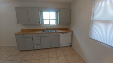 2006 Continental Dr in Killeen, TX - Building Photo - Building Photo