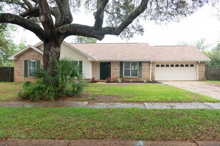 2225 Calle De Castelar in Navarre, FL - Building Photo