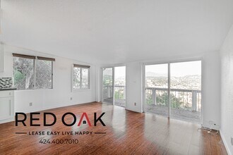 476 1/2 Crane Blvd in Los Angeles, CA - Building Photo - Building Photo