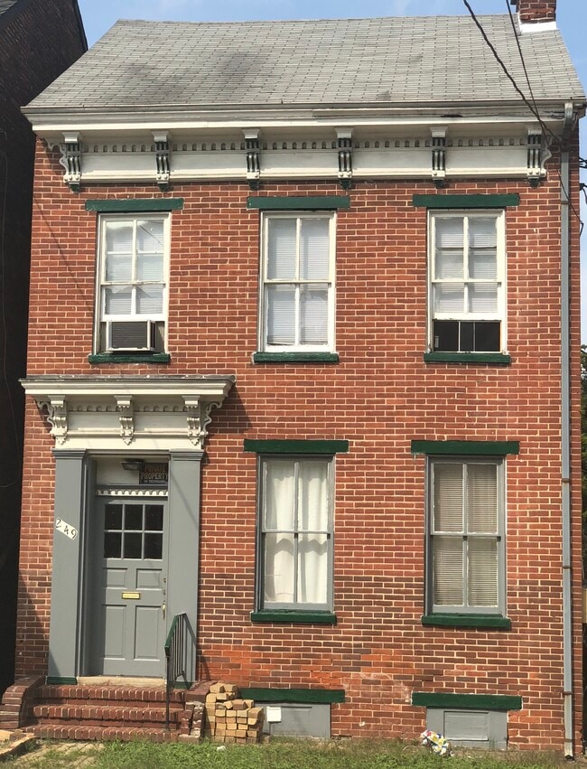 249 E PHILADELPHIA ST in York, PA - Foto de edificio - Building Photo