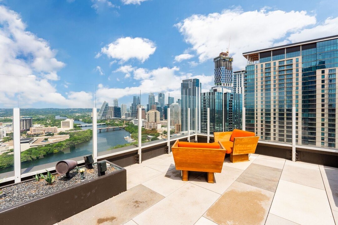 48 East Ave in Austin, TX - Building Photo