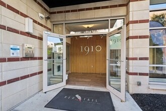 1910 on Water in Milwaukee, WI - Foto de edificio - Building Photo