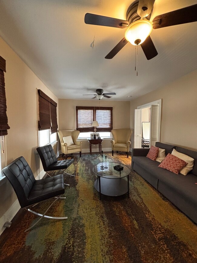 926 SW 2nd St, Unit 3
