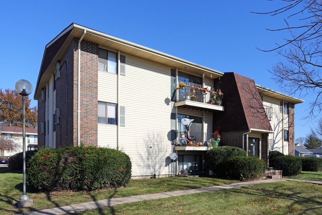 Easton Village Apartments in Indianola, IA - Building Photo - Building Photo