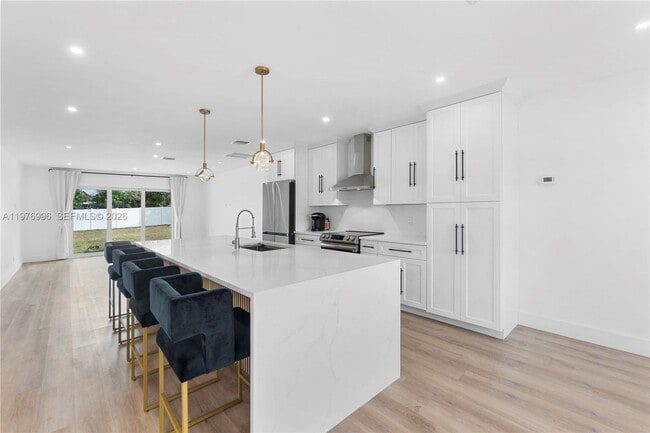 property at 461 SW 1st St