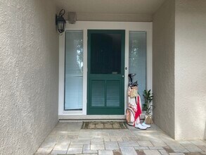 1 Stoney Creek Rd, Unit 239 in Hilton Head Island, SC - Building Photo - Building Photo