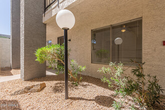 7494 E Earll Dr in Scottsdale, AZ - Building Photo - Building Photo