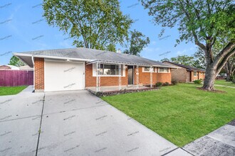 4814 Neptune Ln in Huber Heights, OH - Building Photo - Building Photo