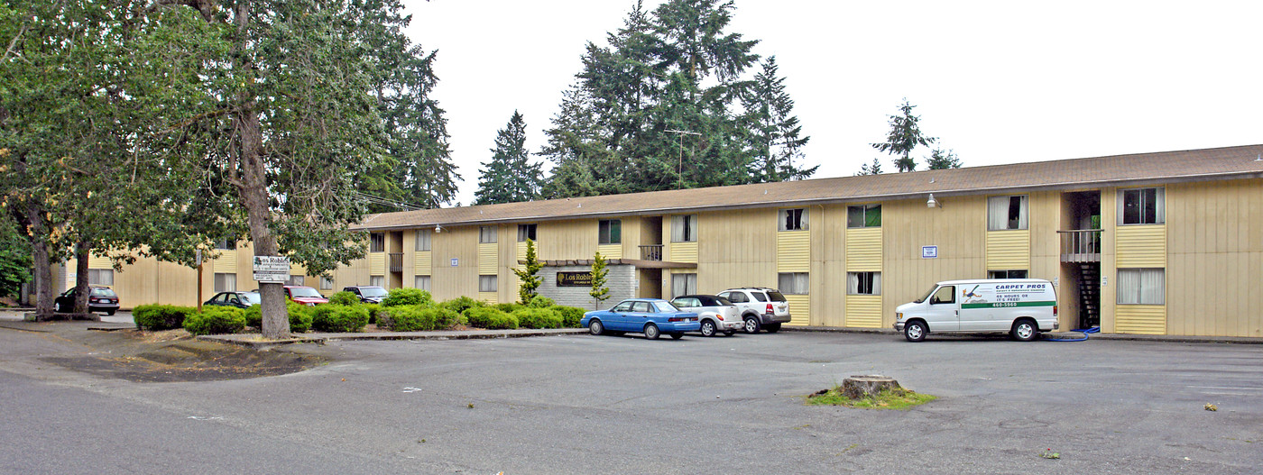 Los Robles Apartments in Lakewood, WA - Building Photo