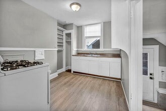 1724 Preyer Ave in Cleveland Heights, OH - Building Photo - Building Photo
