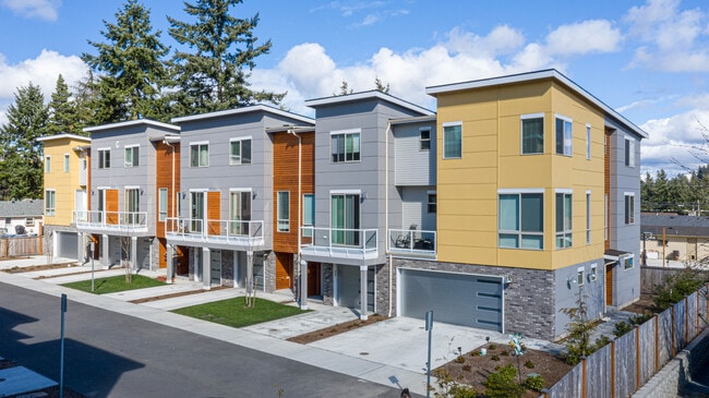 7628 222nd St SW in Edmonds, WA - Foto de edificio - Building Photo