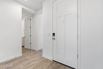 8147 E Paloma Ave in Mesa, AZ - Building Photo - Building Photo