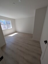 150-152 Florida Ave in San Bruno, CA - Foto de edificio - Building Photo