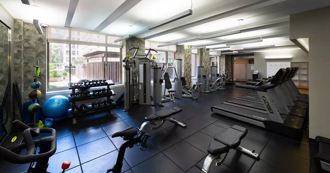 215 W 22nd St in New York, NY - Building Photo - Building Photo
