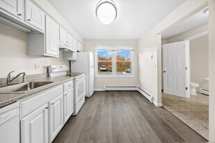 145 Harbor Pond Dr in Meriden, CT - Building Photo