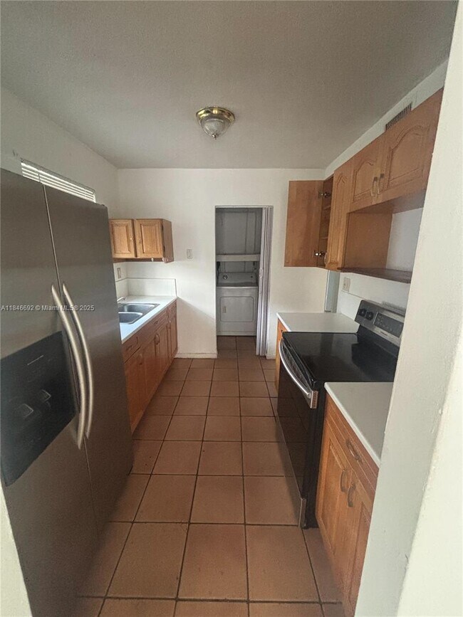 15813 NW 38th Pl in Miami Gardens, FL - Building Photo - Building Photo
