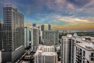 55 SW 9th St, Unit 3906 in Miami, FL - Building Photo - Building Photo