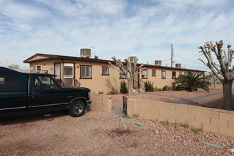 401 E Merlayne Dr in Henderson, NV - Building Photo - Building Photo