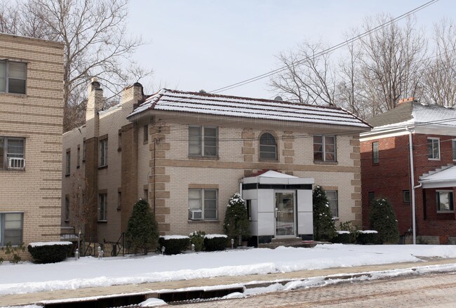 220 Castle Shannon Blvd in Pittsburgh, PA - Foto de edificio - Building Photo