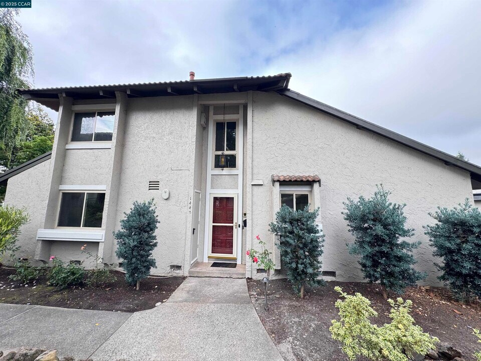 1447 Cam Peral in Moraga, CA - Building Photo