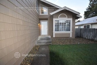 242 Newport Cir in Vacaville, CA - Foto de edificio - Building Photo