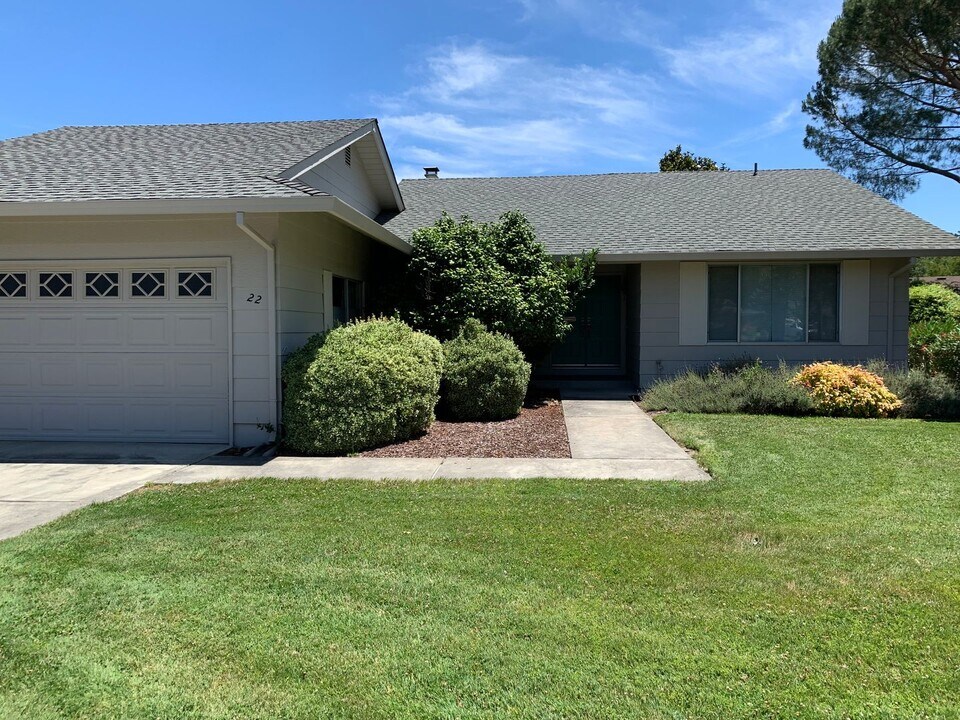 22 Meadowgreen Cir in Santa Rosa, CA - Building Photo