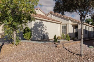 8564 Shady Pines Dr in Las Vegas, NV - Building Photo - Building Photo