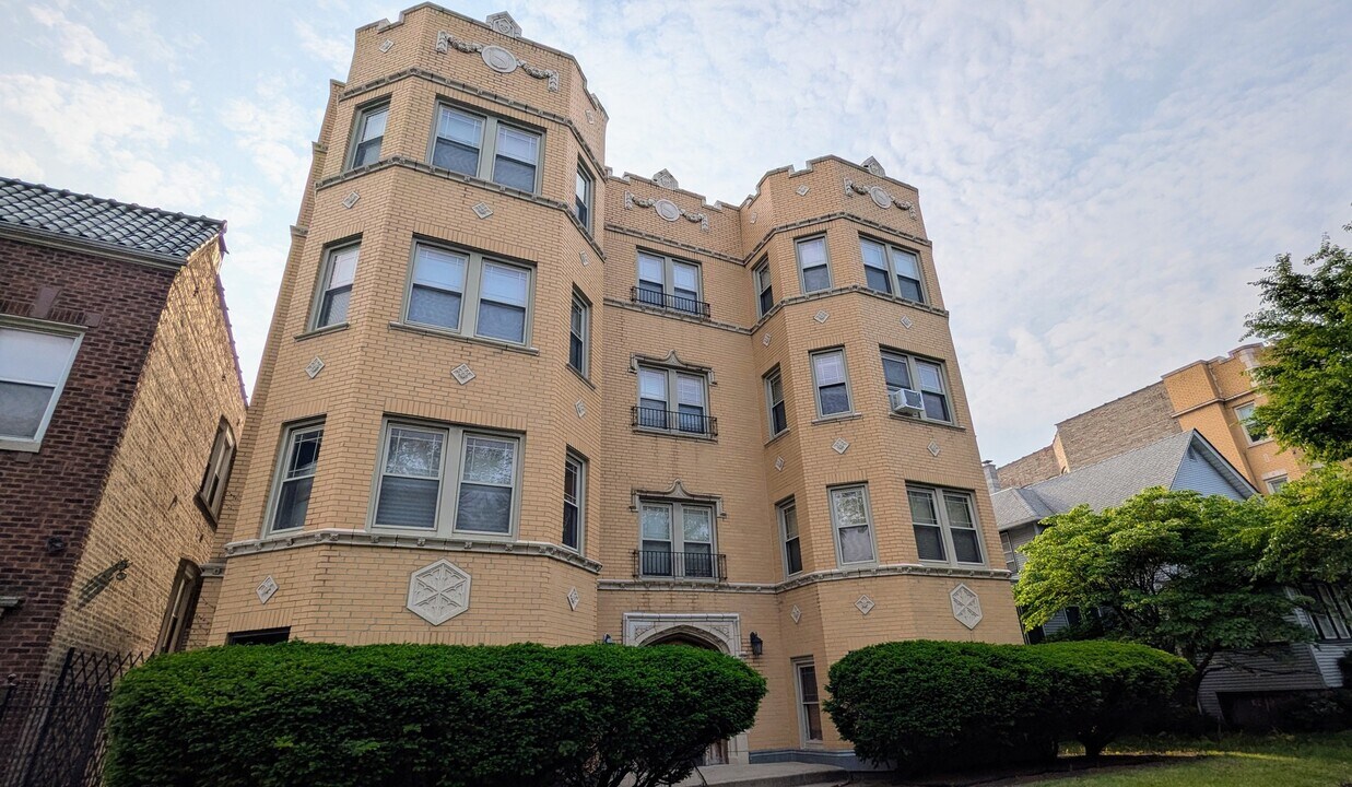 1010 N Austin Blvd in Oak Park, IL - Foto de edificio