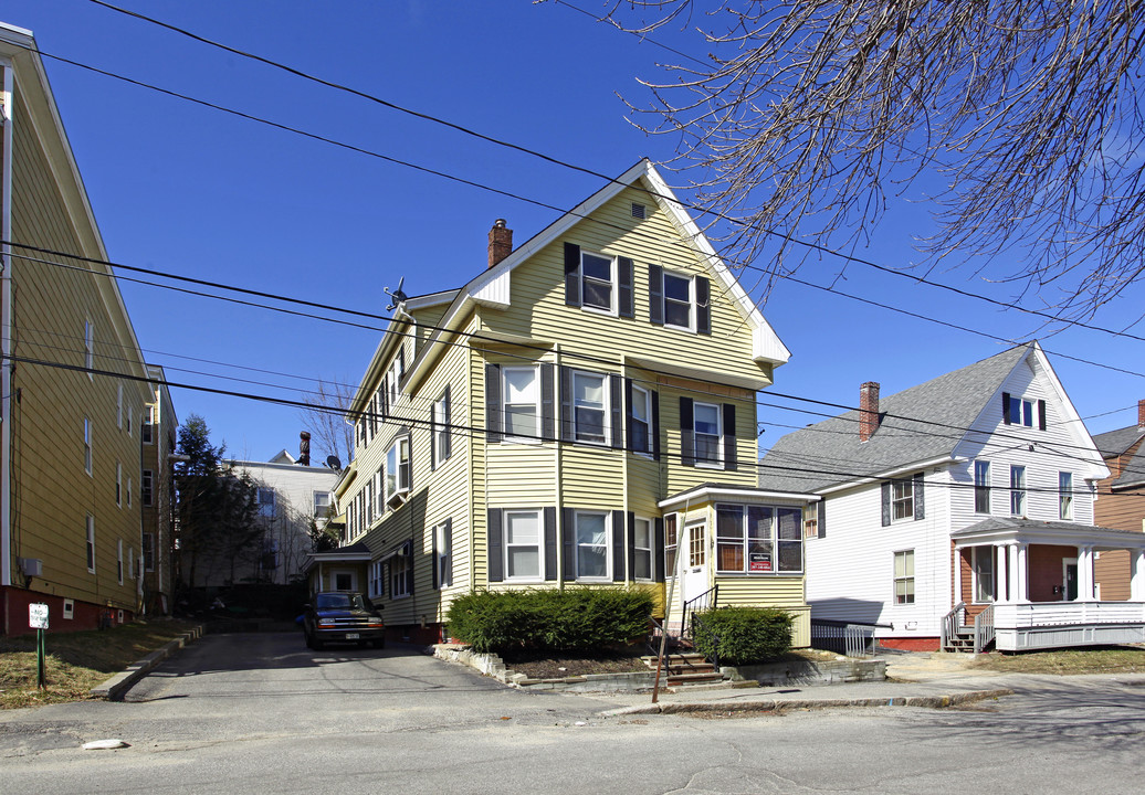 17 Howe St in Lewiston, ME - Building Photo