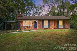 3027 Telford Pl in Charlotte, NC - Building Photo