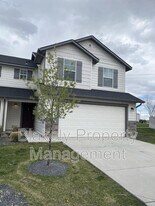 13521 Palm Beach Dr in Caldwell, ID - Building Photo