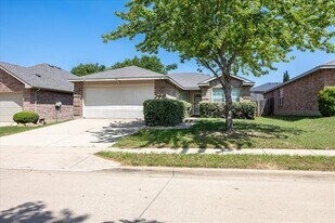 1705 Diamond Lake Trail in Justin, TX - Building Photo