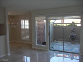 2852 Loveland Dr in Las Vegas, NV - Building Photo - Building Photo